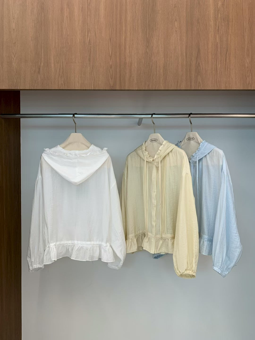 MS60330 Soft ruffle hooded blouse