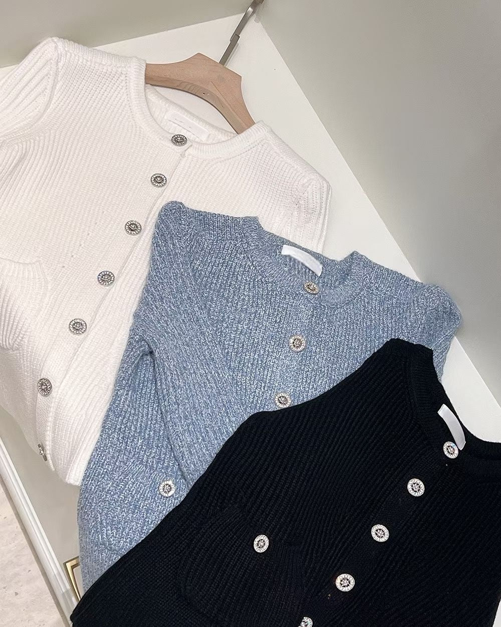 MS51009 Monarch button knit top