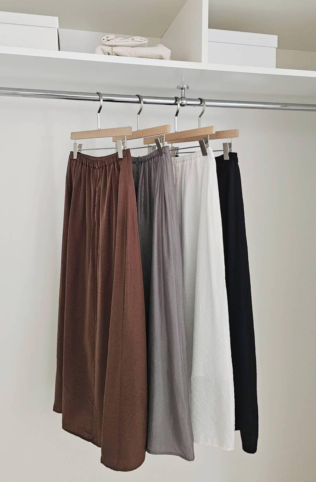 MS50849 Signature satin skirt