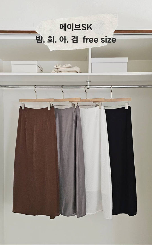 MS50849 Signature satin skirt