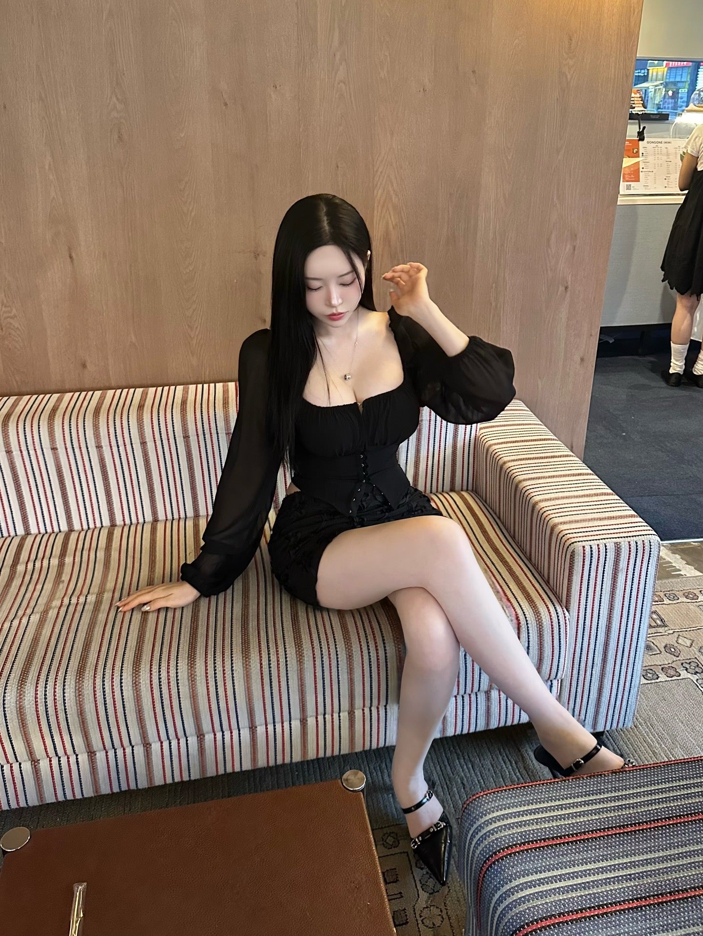 MS50921 Giselle puff bustier top