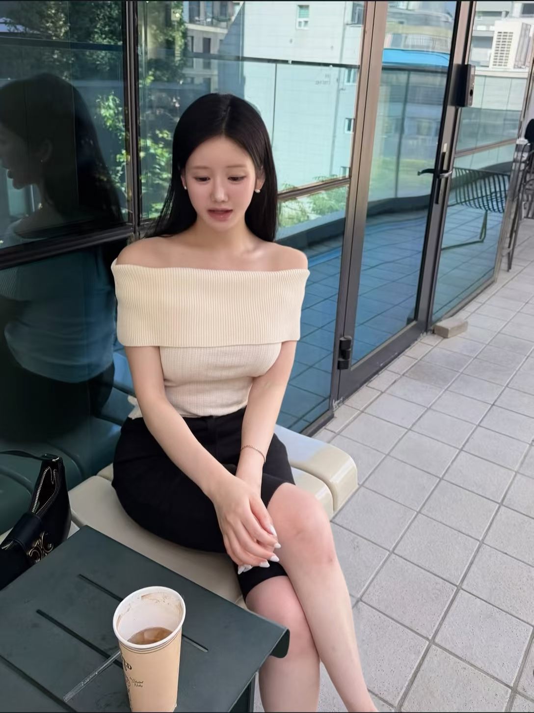 MS60607 Snowie off shoulder knit top