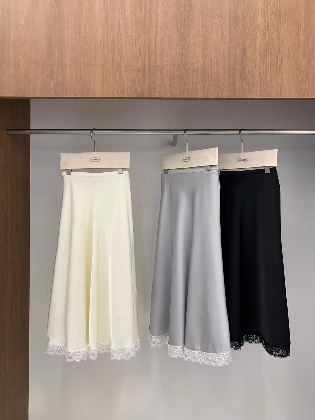MS60437 Lune lace silk skirt