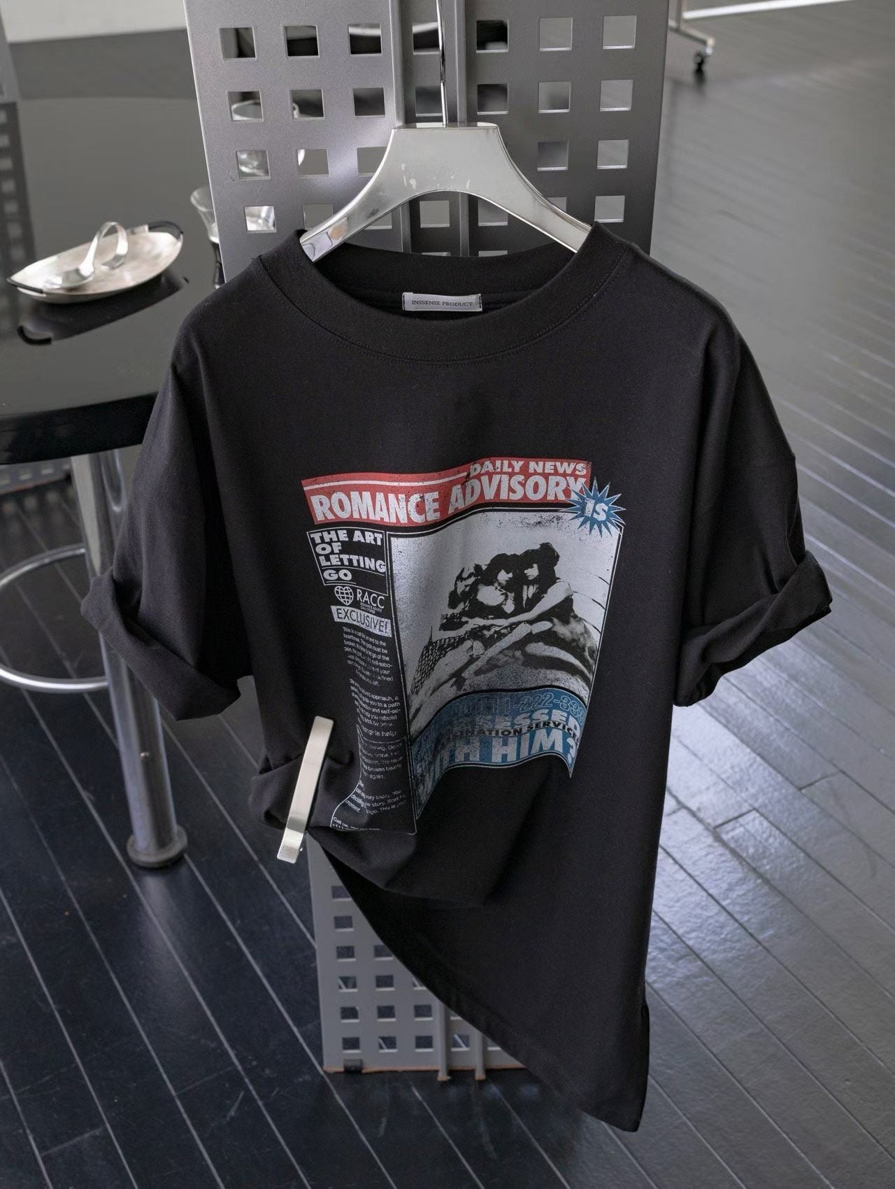 MS60521 Newspaper graphic tshirt