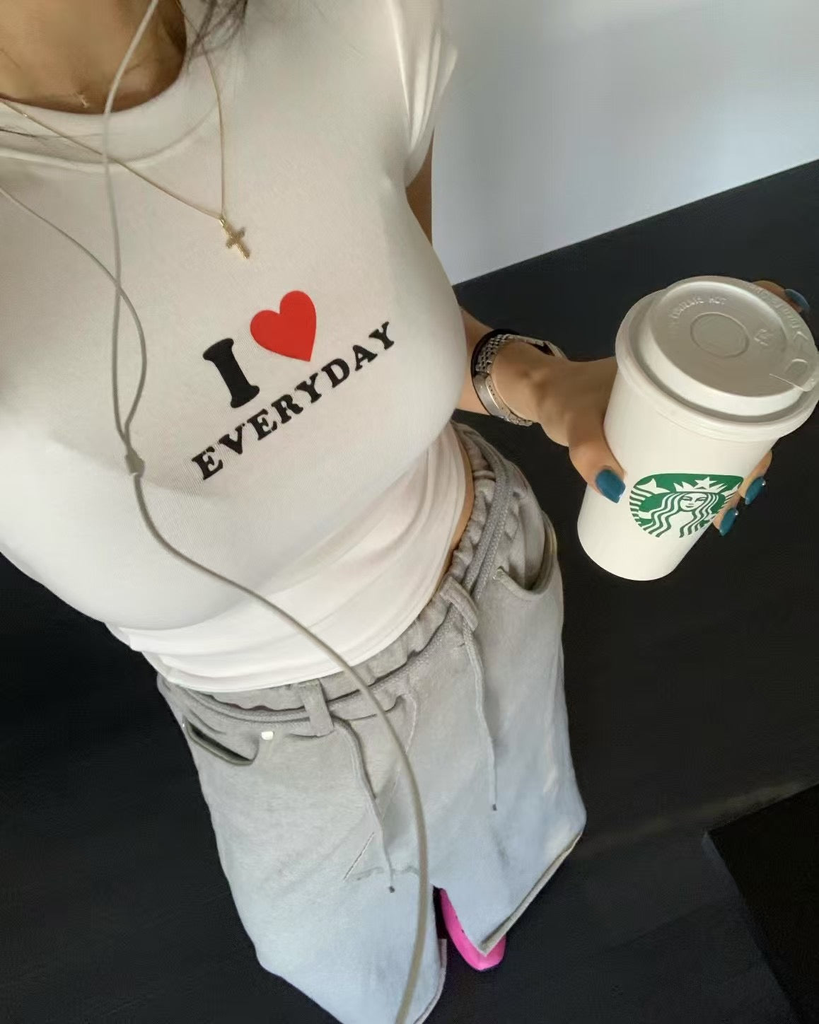 Love everyday round tee