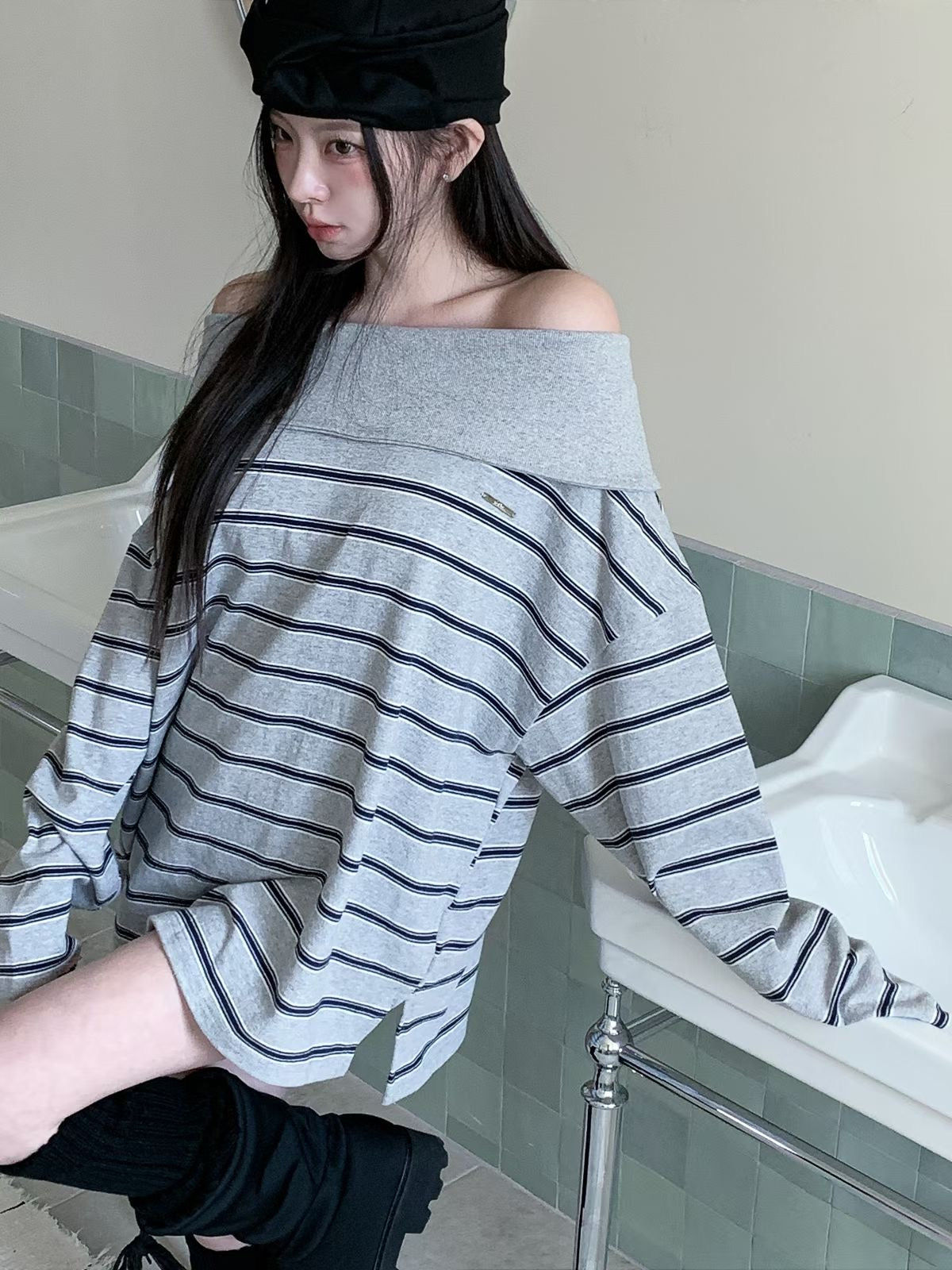 MS60429 Rabbit soft off shoulder