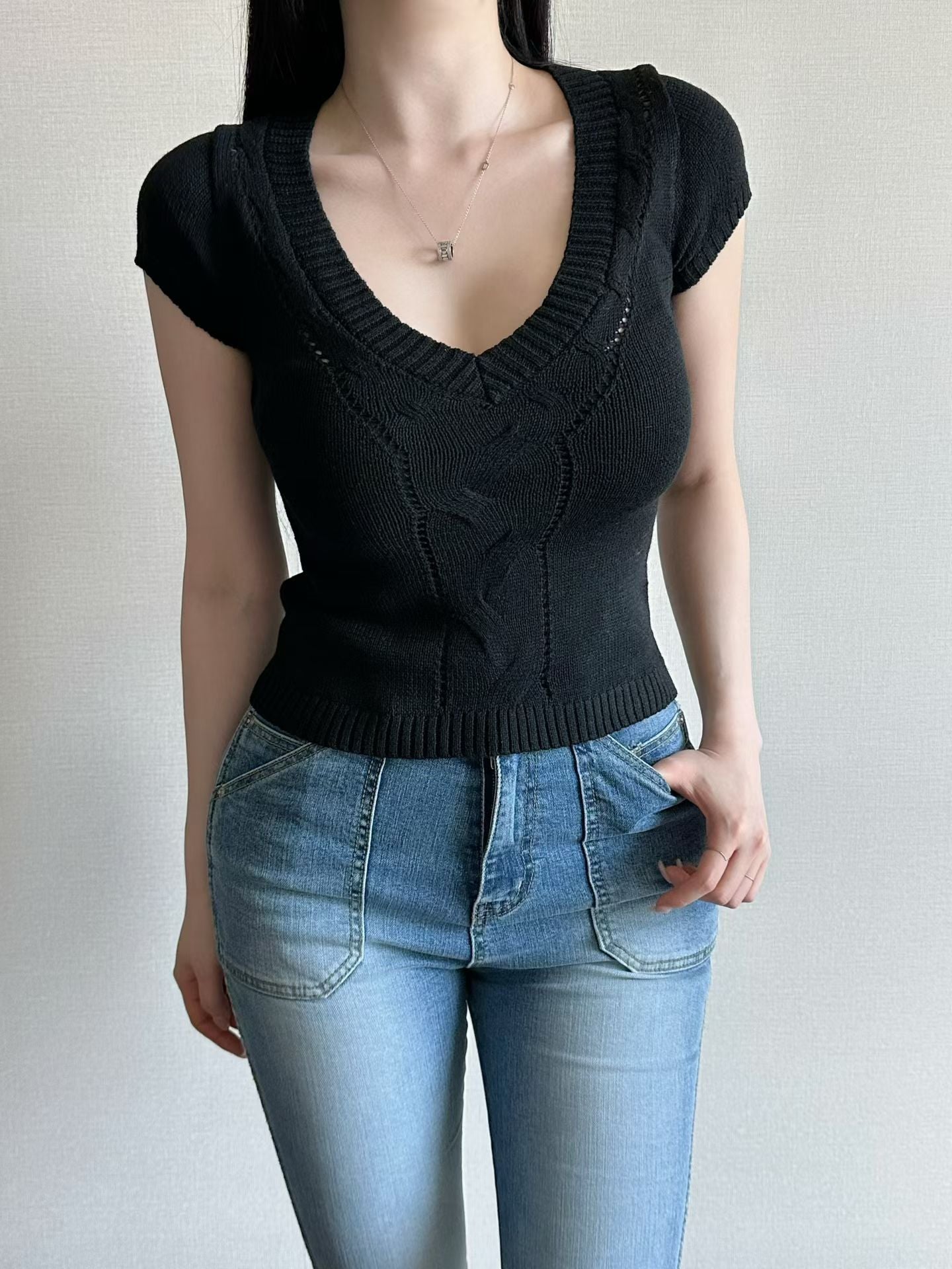 MS60336 Cable knit V neck top