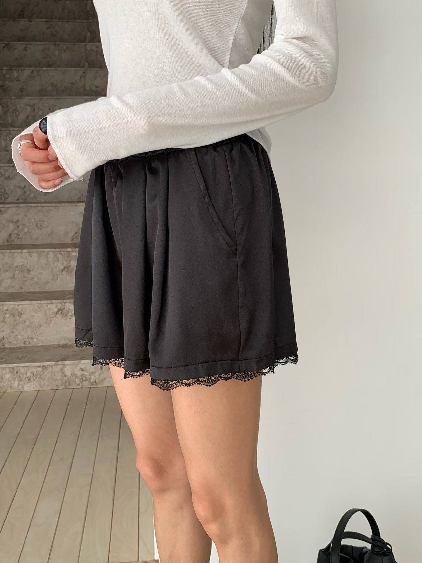 MS60404 Silk ease lace trim shorts