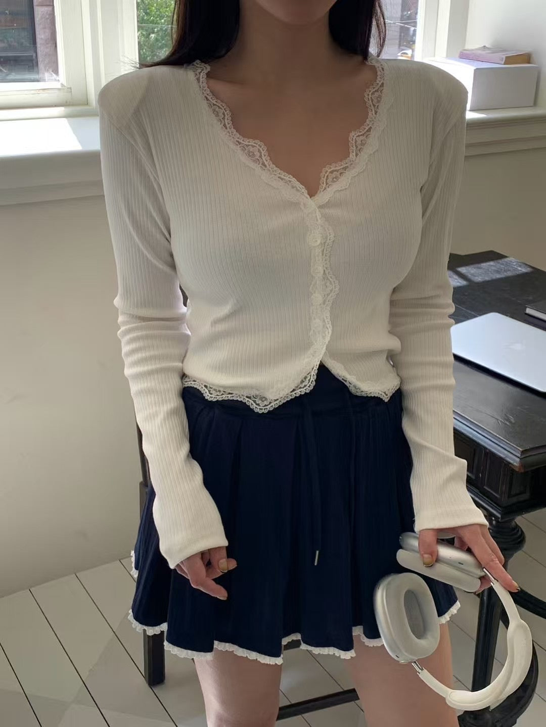 MS50912 V lace long sleeve tee