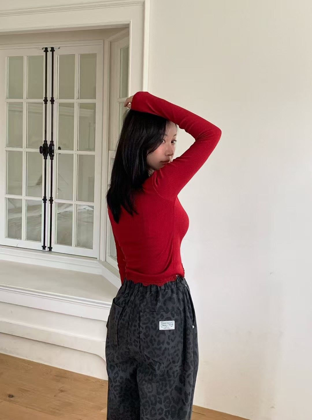 MS50912 V lace long sleeve tee